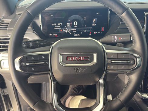 Used 2025 GMC Acadia Elevation FWD image 10