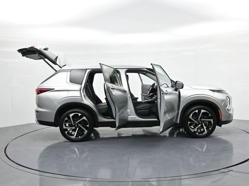 Used 2024 Mitsubishi Outlander SE image 23