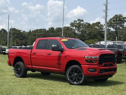 New 2026 RAM 2500 Laramie AWD/4WD image 16