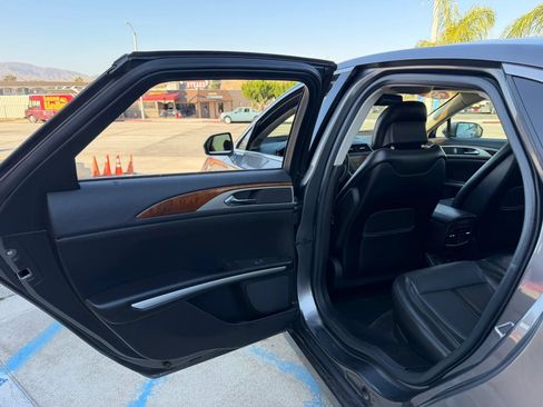 Used 2014 Lincoln MKZ FWD image 17