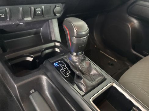 Used 2020 Toyota Tacoma SR image 20