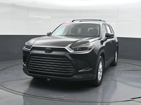 Used 2024 Toyota Grand Highlander AWD image 6