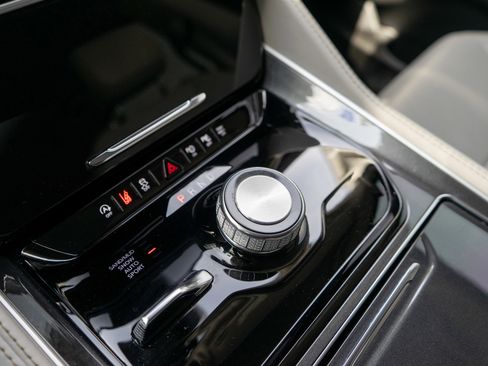 Used 2023 Jeep Wagoneer 4WD w/ Convenience Group I image 22