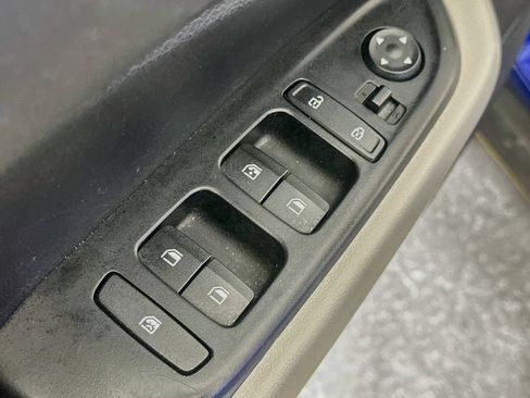 Used 2025 Hyundai Venue SEL FWD image 20