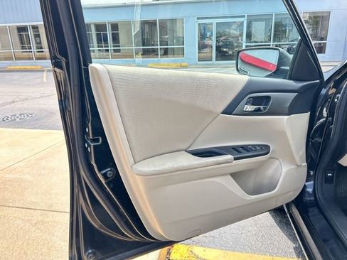 Used 2015 Honda Accord LX image 24
