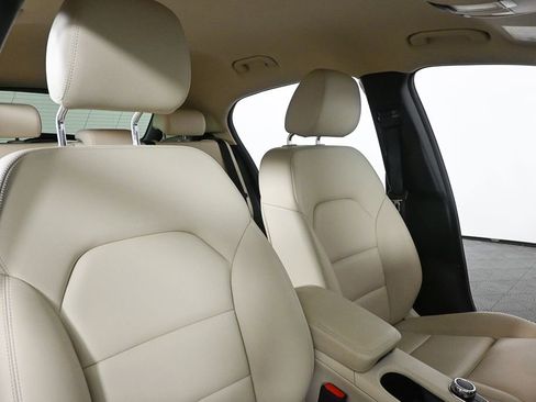 Used 2019 Mercedes-Benz GLA 250 4MATIC image 21