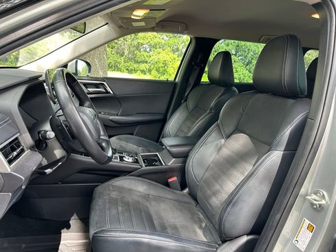 Used 2023 Mitsubishi Outlander SE AWD/4WD image 15