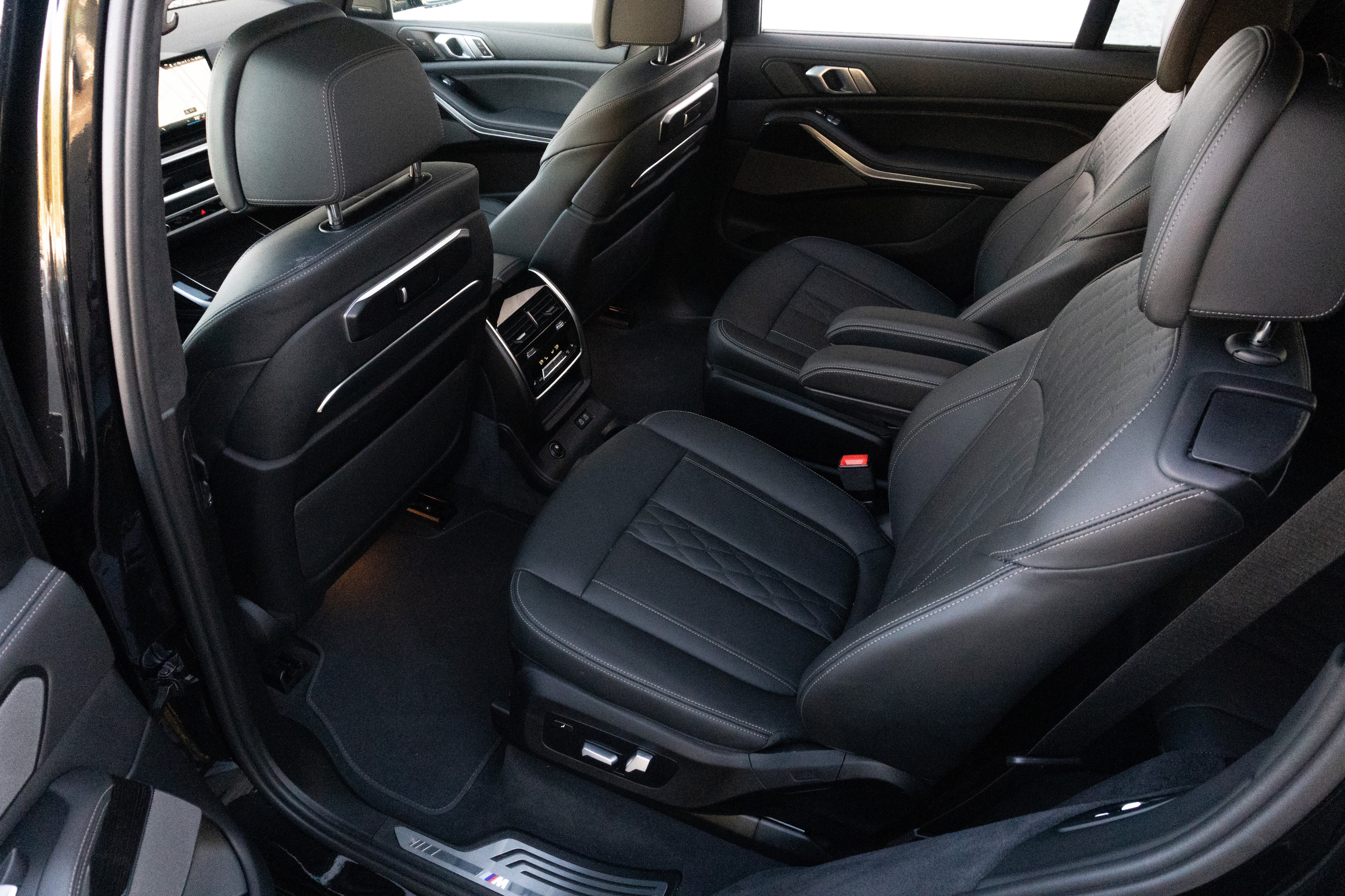 Certified 2025 BMW X7 M60i AWD/4WD image 34