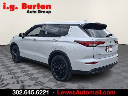 Used 2023 Mitsubishi Outlander SEL AWD/4WD image 4