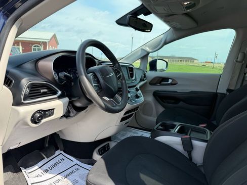 Used 2018 Chrysler Pacifica Touring Plus w/ Tire & Wheel Group image 16