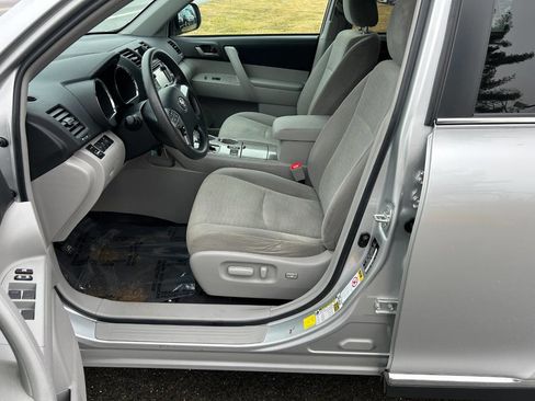 Used 2013 Toyota Highlander Plus image 14