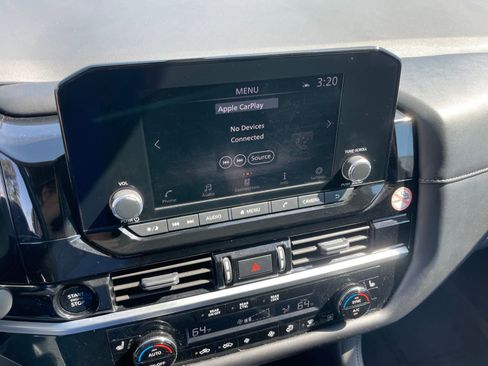 Used 2025 Nissan Pathfinder SV image 17