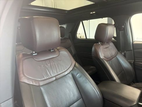 Used 2022 Ford Explorer Platinum w/ Technology Package AWD/4WD image 46