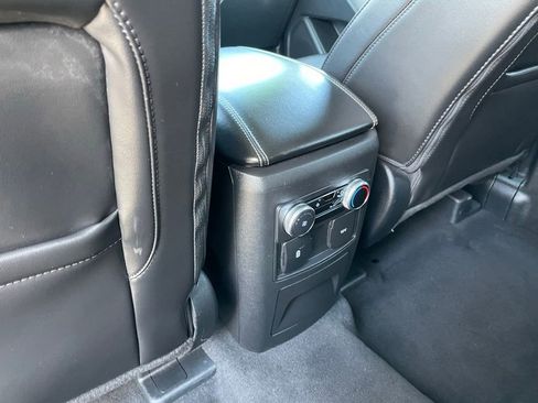 Used 2022 Ford Explorer XLT w/ Equipment Group 202A AWD/4WD image 9