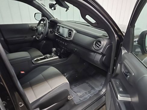 Used 2023 Toyota Tacoma TRD Off-Road image 15