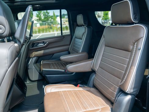 Used 2025 GMC Yukon XL Denali Ultimate AWD/4WD image 23
