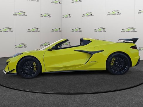 Used 2023 Chevrolet Corvette Z06 w/ Z07 Performance Package image 2