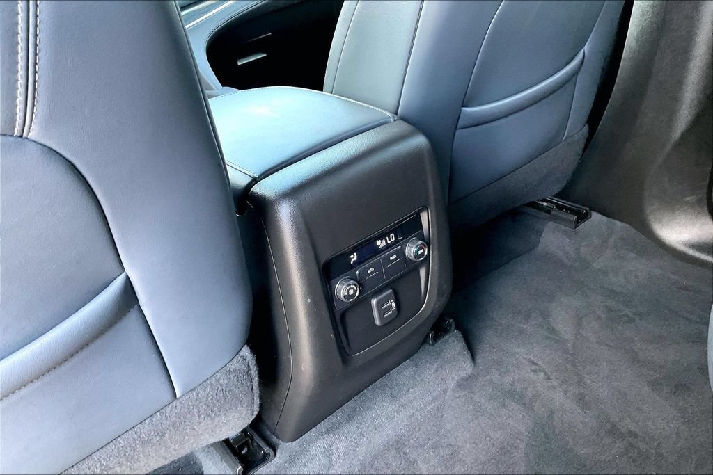 Used 2023 Buick Enclave Essence FWD image 11