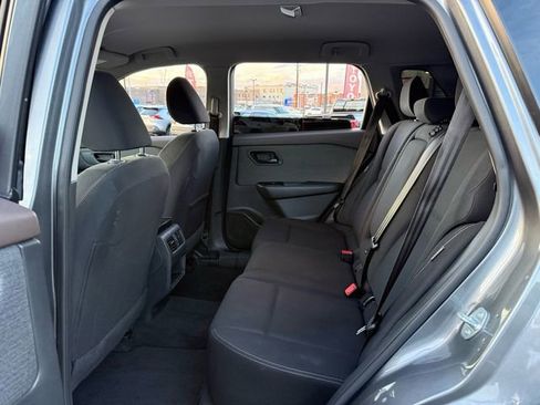 Used 2023 Nissan Rogue S image 30