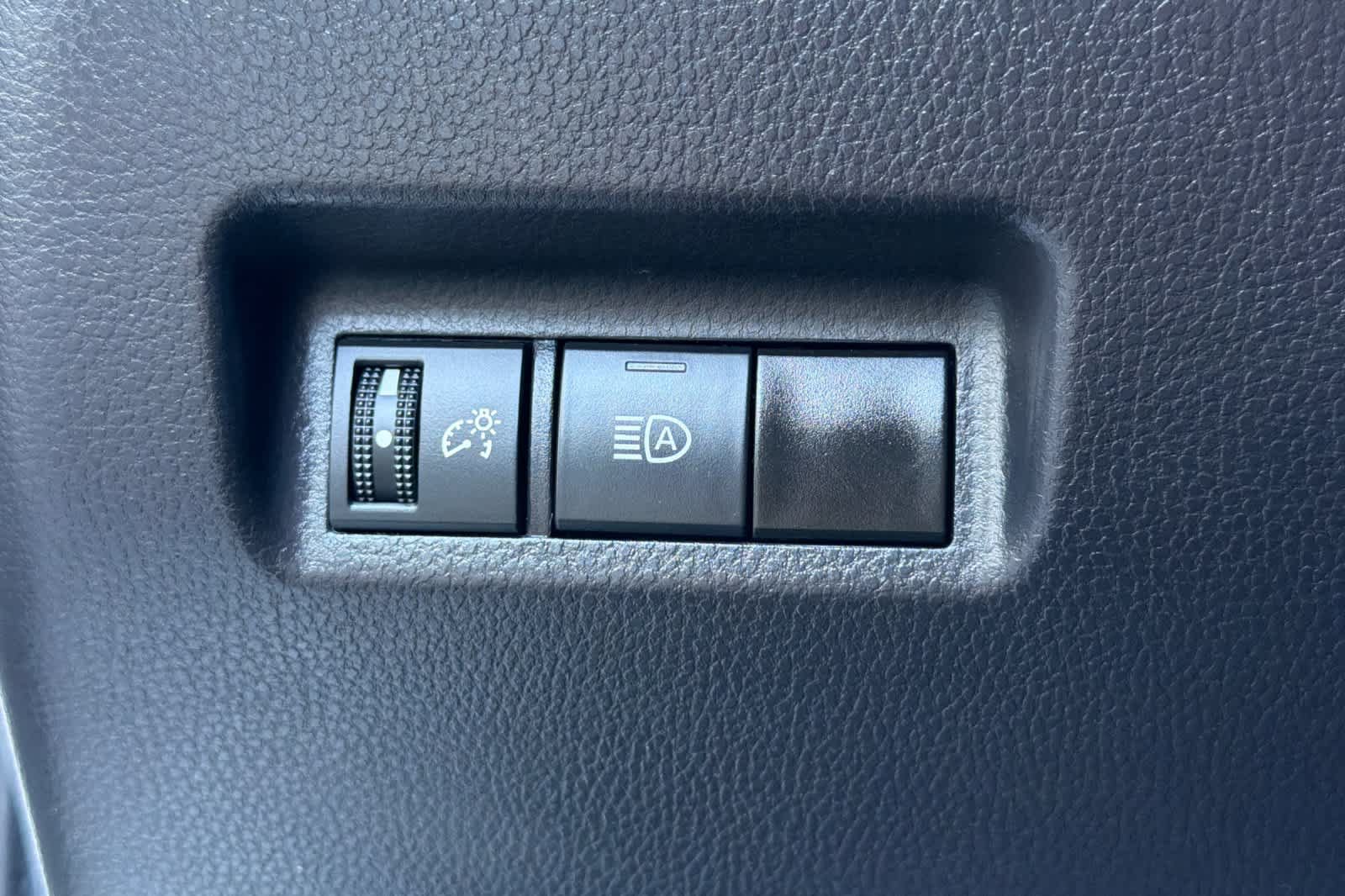 Used 2025 Toyota RAV4 LE AWD/4WD image 29