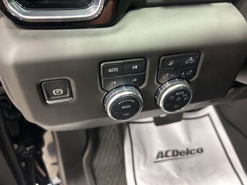 Used 2025 GMC Sierra 3500 Denali w/ Denali Reserve Package image 17