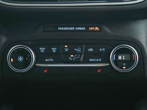 Used 2020 Ford Escape SE image 16