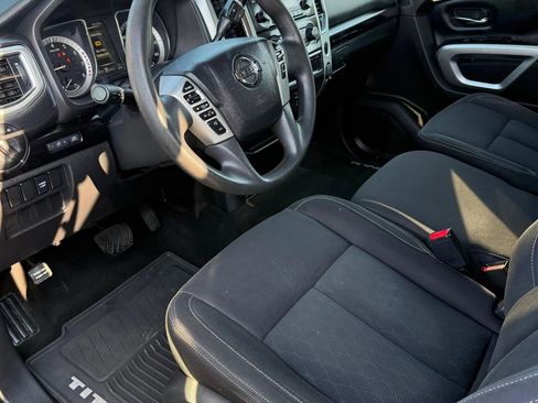 Used 2018 Nissan Titan SV AWD/4WD image 9