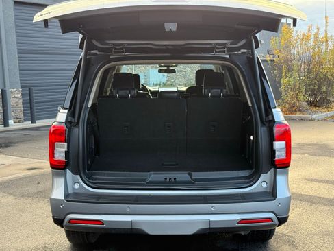 Used 2024 Ford Expedition XLT image 6