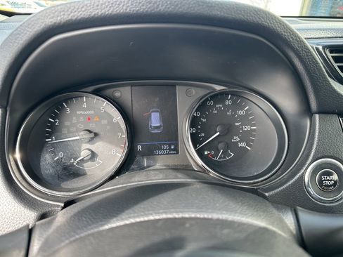 Used 2018 Nissan Rogue SV image 19