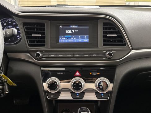 Used 2019 Hyundai Elantra SE w/ Cargo Package FWD image 19