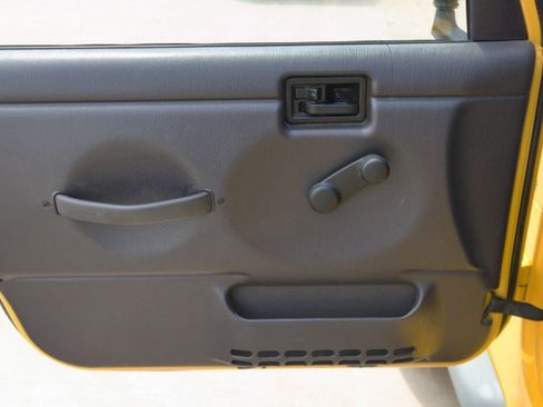 Used 2000 Jeep Wrangler Sport AWD/4WD image 12