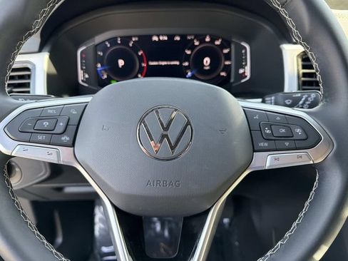Certified 2023 Volkswagen Atlas Cross Sport SE w/ Black Wheel Package AWD/4WD image 17