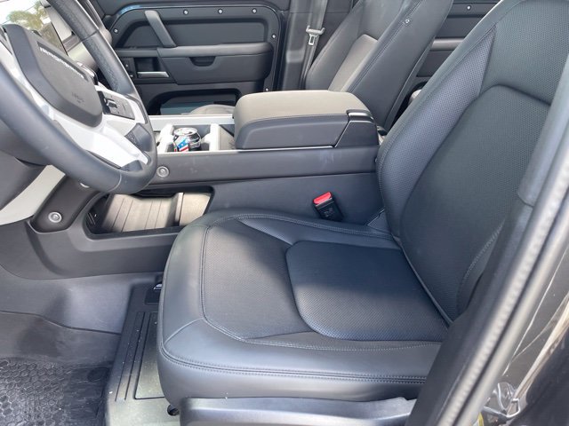 Used 2025 Land Rover Defender 110 X-Dynamic SE AWD/4WD image 9