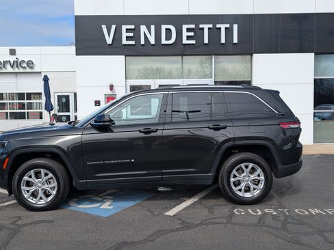 Used 2024 Jeep Grand Cherokee Limited image 15