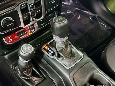 Used 2021 Jeep Wrangler Unlimited Rubicon w/ Uconnect 4C Nav & Sound Group AWD/4WD image 21
