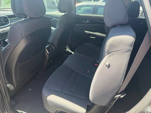 Used 2016 Kia Sorento FWD w/ LX Convenience Package image 3