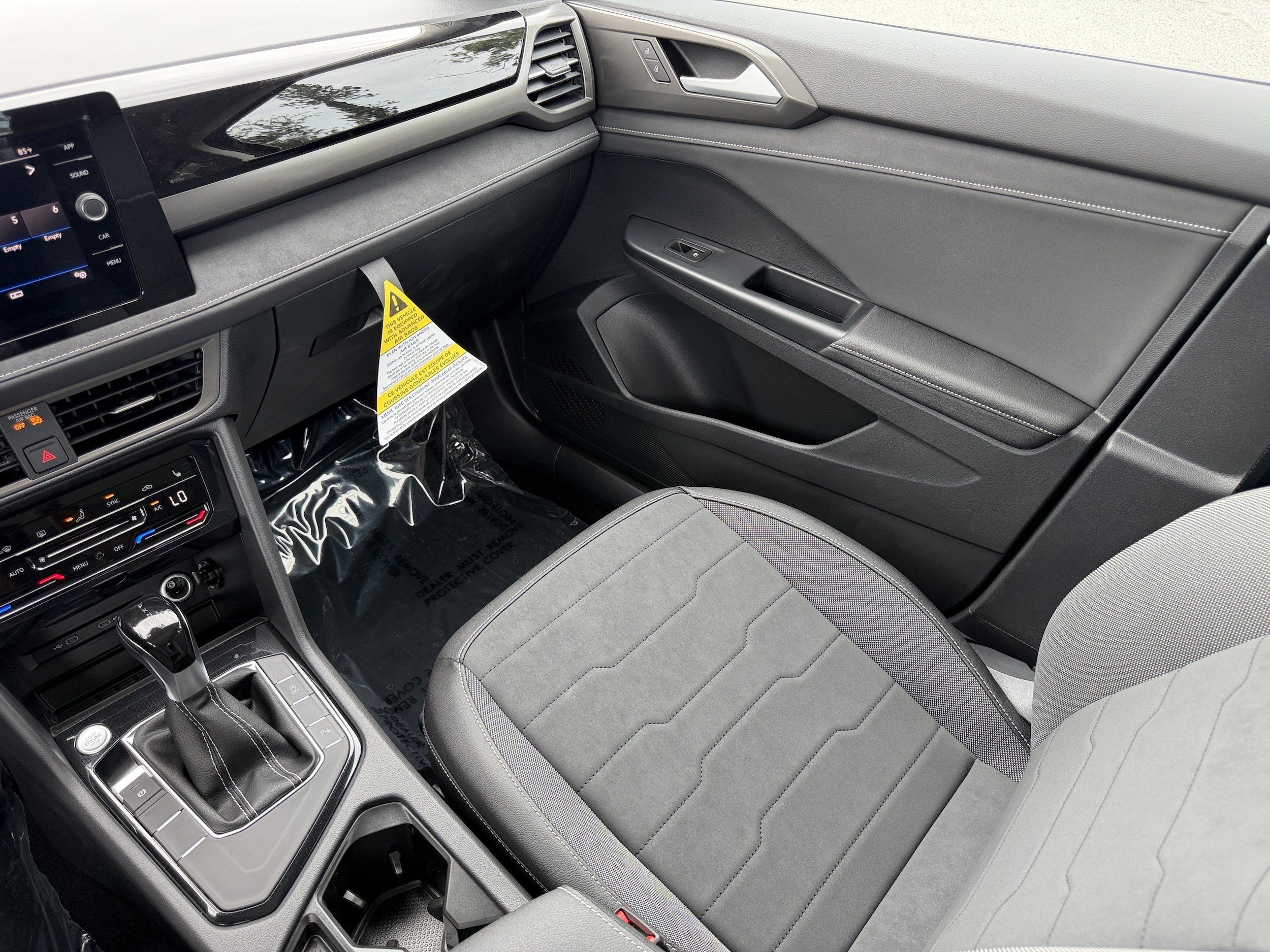 New 2026 Volkswagen Taos SE FWD image 16
