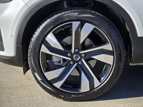 New 2025 Volvo XC40 B5 Ultra w/ Protection Package image 16