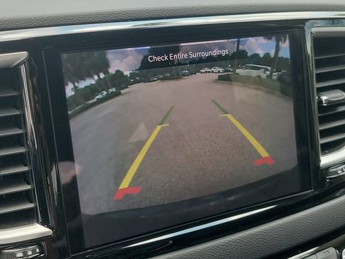 Used 2024 Chrysler Pacifica Touring-L FWD image 23