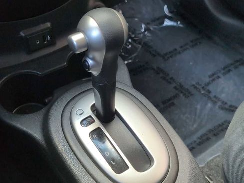 Used 2017 Nissan Versa SV w/ SV Special Edition Package FWD image 30