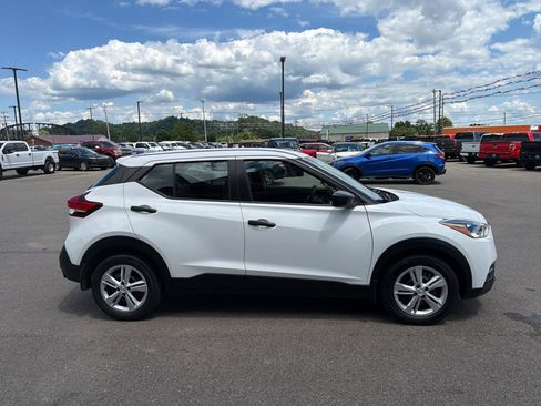 Used 2020 Nissan Kicks S FWD image 23