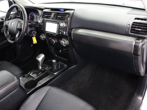 Used 2018 Toyota 4Runner TRD Off-Road Premium AWD/4WD image 36
