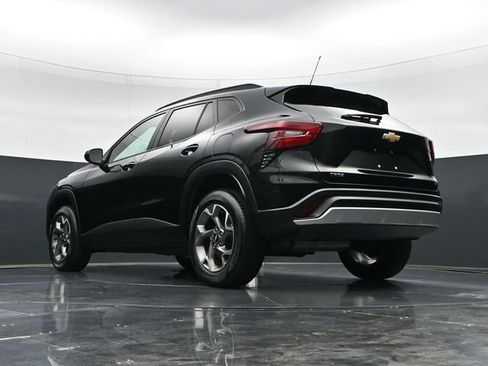 Used 2025 Chevrolet Trax LT w/ LT Convenience Package FWD image 45