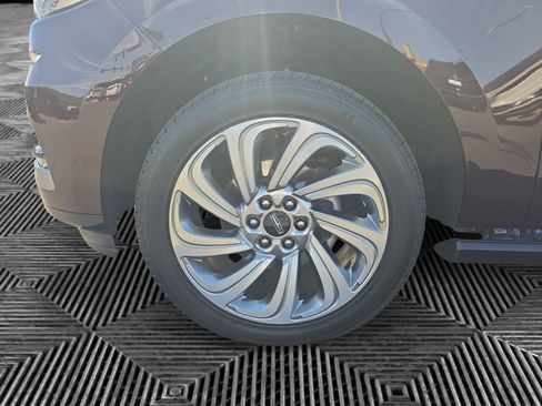 Used 2024 Lincoln Navigator Premiere AWD/4WD image 14