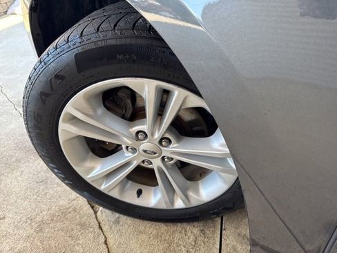 Used 2015 Ford Taurus SEL image 36