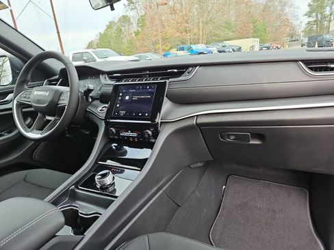New 2025 Jeep Grand Cherokee L Laredo AWD/4WD image 16