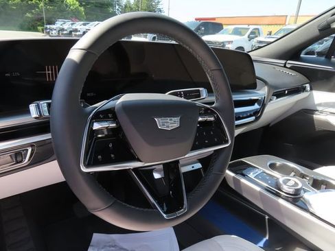 Used 2024 Cadillac Lyriq Luxury AWD/4WD image 16