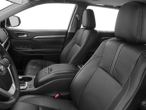 Used 2018 Toyota Highlander XLE w/ Carpet Mat Package (TMS) AWD/4WD image 9
