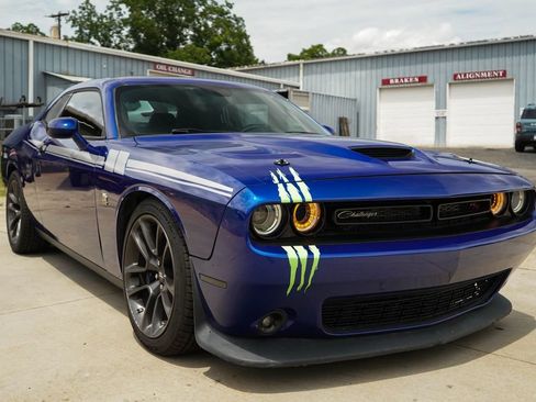 Used 2022 Dodge Challenger R/T Scat Pack RWD image 34