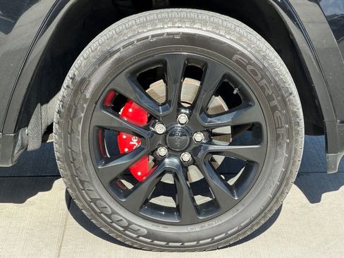 Used 2017 Jeep Grand Cherokee Altitude image 7